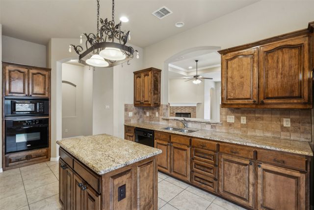 537 Sterling Drive, Benbrook, TX 76126