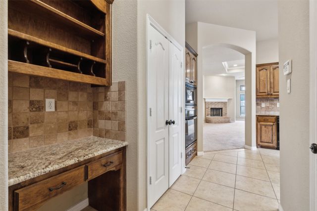 537 Sterling Drive, Benbrook, TX 76126