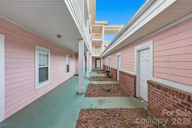 9054 Meadow Vista Road, Charlotte, NC 28213