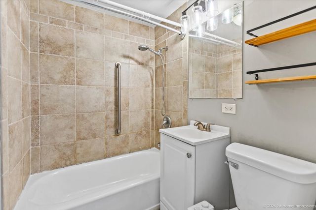 5016 Oak Center Drive, Oak Lawn, IL 60453