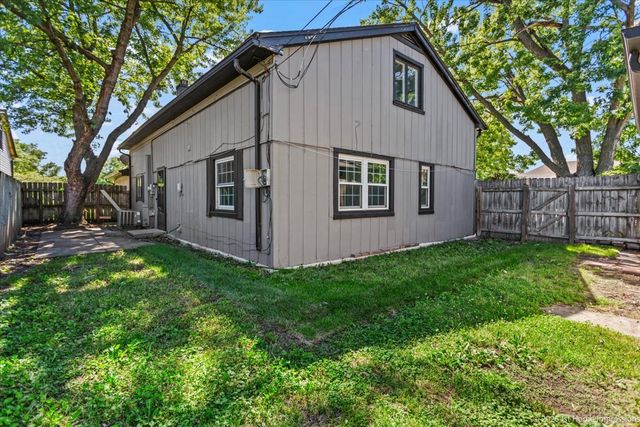 5016 Oak Center Drive, Oak Lawn, IL 60453