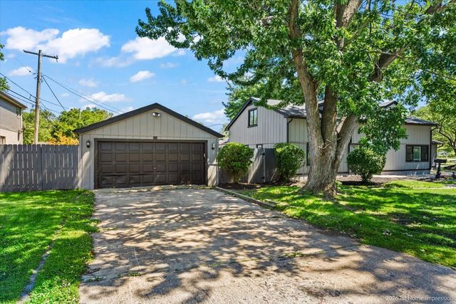 5016 Oak Center Drive, Oak Lawn, IL 60453