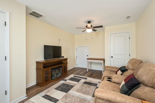 138 LINDBURGH DR, Waynesboro, VA 22980