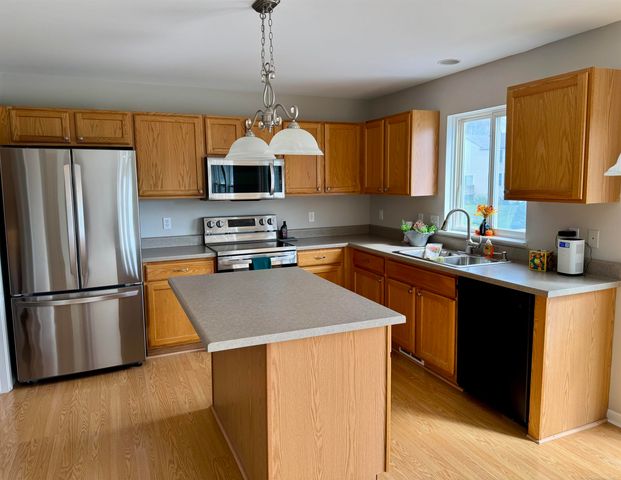 1610 Savanna Drive, Pontiac, MI 48340
