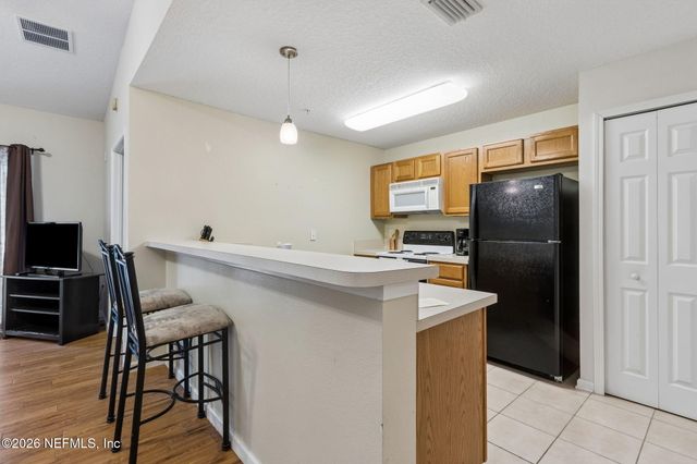 6075 MAGGIES Circle 113, Jacksonville, FL 32244