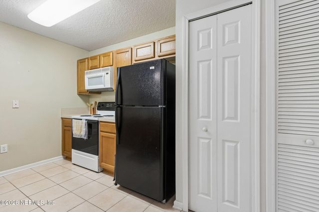 6075 MAGGIES Circle 113, Jacksonville, FL 32244