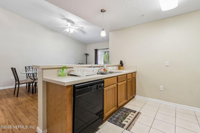 6075 MAGGIES Circle 113, Jacksonville, FL 32244