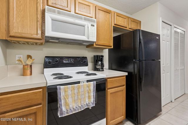 6075 MAGGIES Circle 113, Jacksonville, FL 32244