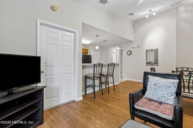 6075 MAGGIES Circle 113, Jacksonville, FL 32244