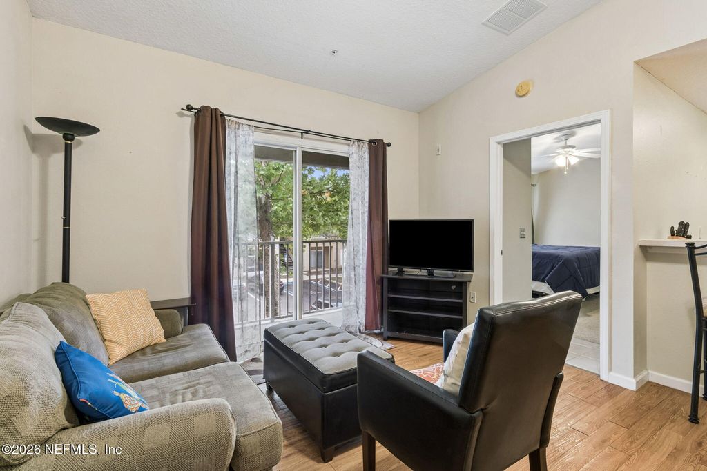 6075 MAGGIES Circle 113, Jacksonville, FL 32244