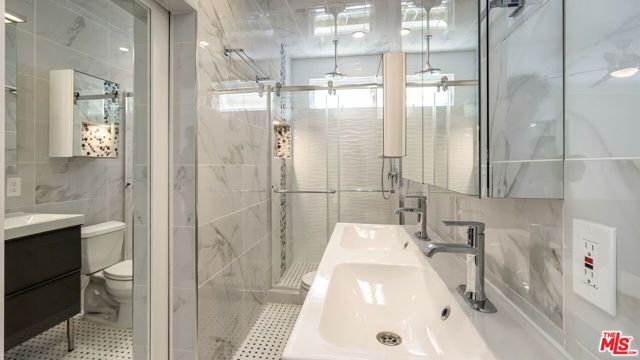 257 N La Peer Drive, Beverly Hills, CA 90211