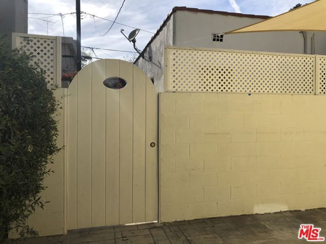 257 N La Peer Drive, Beverly Hills, CA 90211