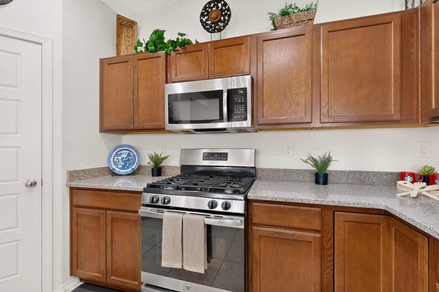 2417 Istle Road NE, Rio Rancho, NM 87124