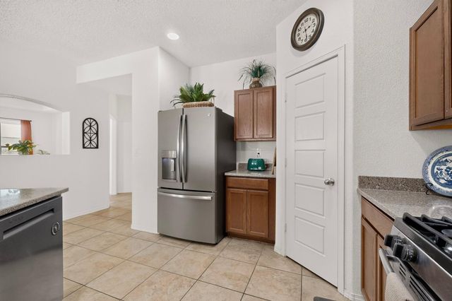 2417 Istle Road NE, Rio Rancho, NM 87124