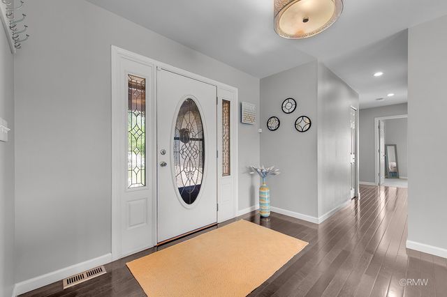 1245 Biscayne Drive, Elk Grove Village, IL 60007