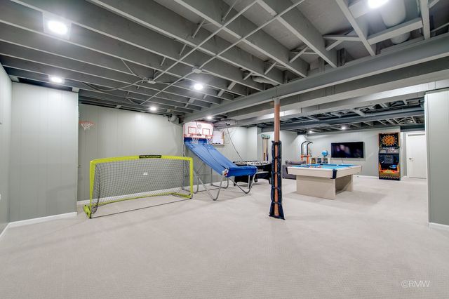 1245 Biscayne Drive, Elk Grove Village, IL 60007
