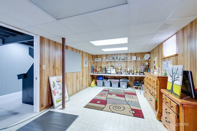 1245 Biscayne Drive, Elk Grove Village, IL 60007