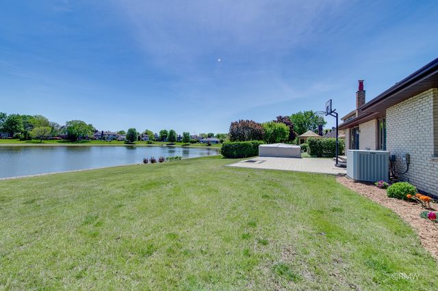 1245 Biscayne Drive, Elk Grove Village, IL 60007