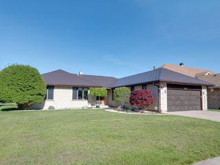 1245 Biscayne Drive, Elk Grove Village, IL 60007