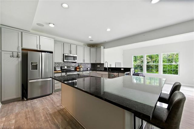 7 Mary Ann DR, Hampton, VA 23666