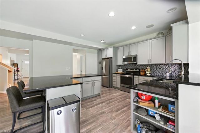 7 Mary Ann DR, Hampton, VA 23666