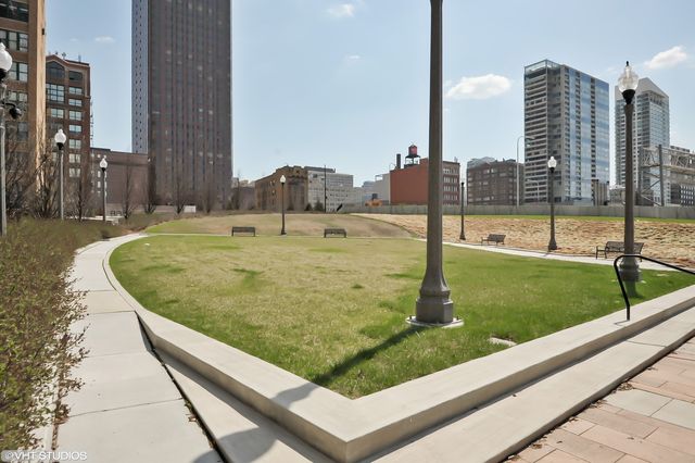 235 W Van Buren Avenue 3913, Chicago, IL 60607
