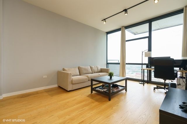 235 W Van Buren Avenue 3913, Chicago, IL 60607