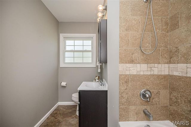 809 Lindell Drive, Ballwin, MO 63011