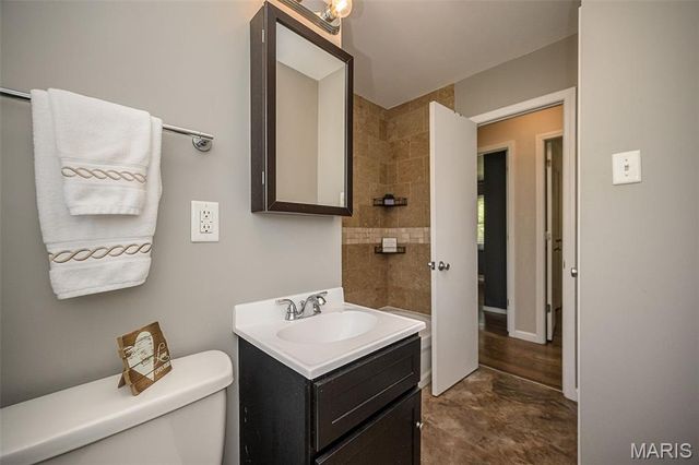 809 Lindell Drive, Ballwin, MO 63011