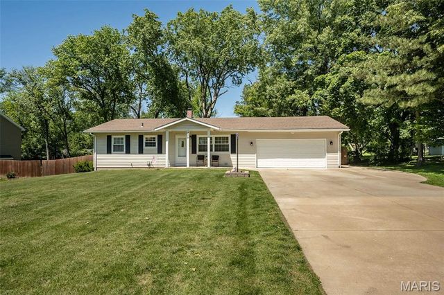 809 Lindell Drive, Ballwin, MO 63011