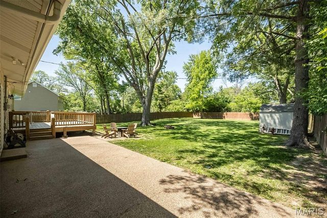 809 Lindell Drive, Ballwin, MO 63011