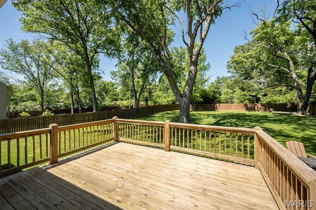 809 Lindell Drive, Ballwin, MO 63011