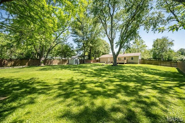809 Lindell Drive, Ballwin, MO 63011