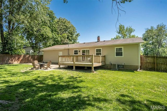 809 Lindell Drive, Ballwin, MO 63011
