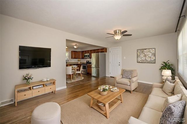 809 Lindell Drive, Ballwin, MO 63011