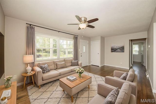 809 Lindell Drive, Ballwin, MO 63011