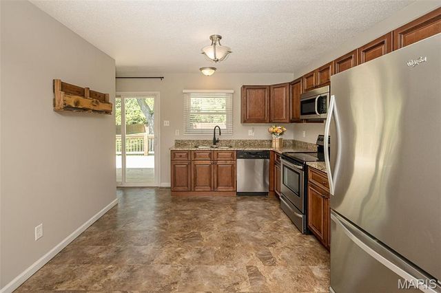 809 Lindell Drive, Ballwin, MO 63011