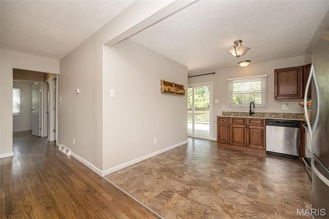 809 Lindell Drive, Ballwin, MO 63011