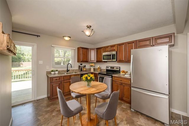 809 Lindell Drive, Ballwin, MO 63011