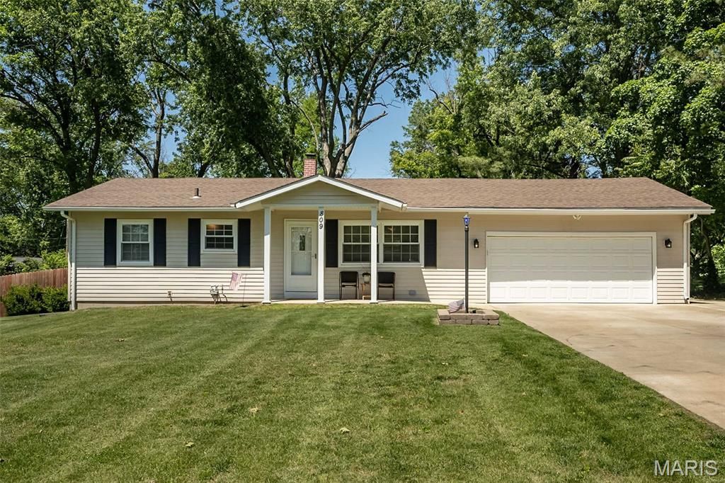809 Lindell Drive, Ballwin, MO 63011