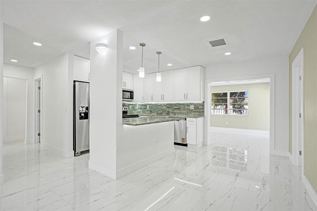 1437 SW 1st Avenue, Deerfield Beach, FL 33441
