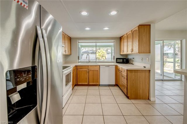 703 SE 33rd ST, Cape Coral, FL 33904