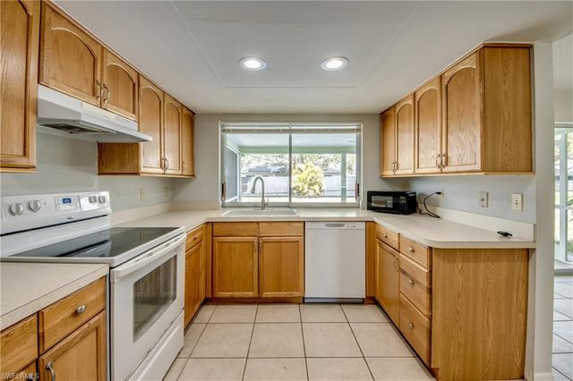 703 SE 33rd ST, Cape Coral, FL 33904