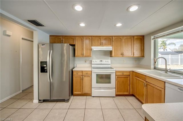 703 SE 33rd ST, Cape Coral, FL 33904