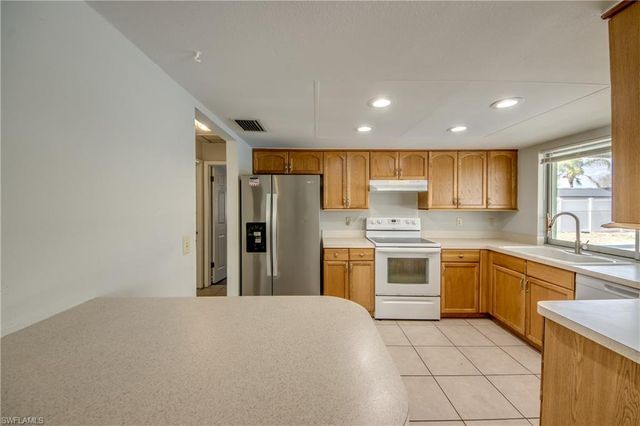 703 SE 33rd ST, Cape Coral, FL 33904