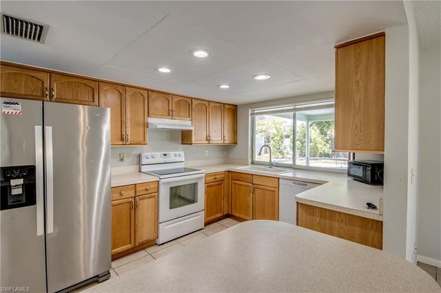 703 SE 33rd ST, Cape Coral, FL 33904