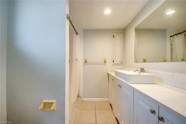 703 SE 33rd ST, Cape Coral, FL 33904