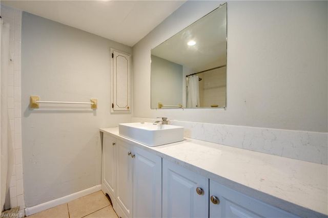 703 SE 33rd ST, Cape Coral, FL 33904