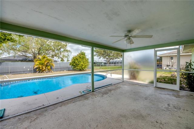 703 SE 33rd ST, Cape Coral, FL 33904