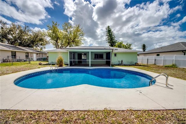 703 SE 33rd ST, Cape Coral, FL 33904
